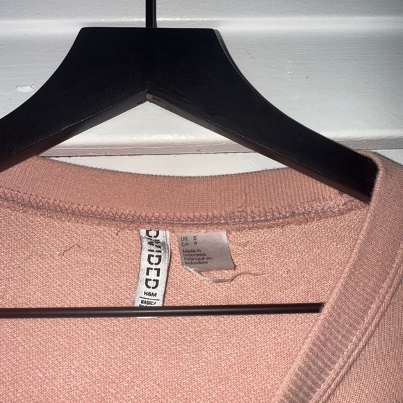 2/$15 Divided Dusty Rose Thin Crew Neck Sweater - Picture 3 of 4